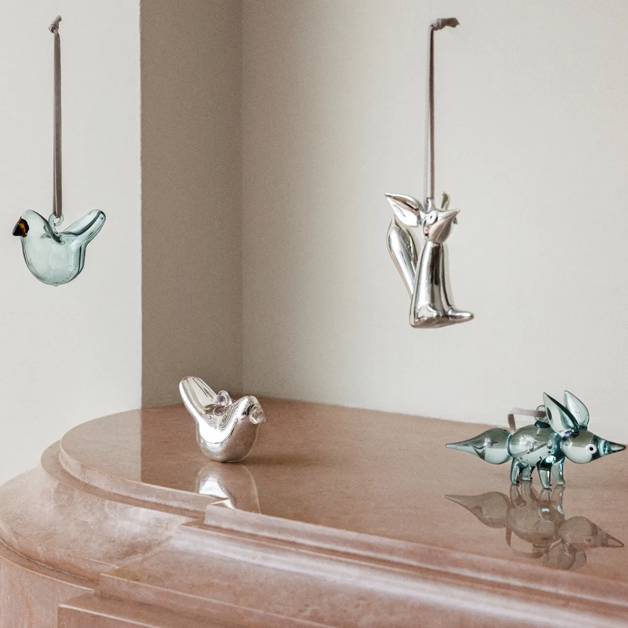 Glasdekoration*IITTALA Glasdekoration sittande 80mm körsbär