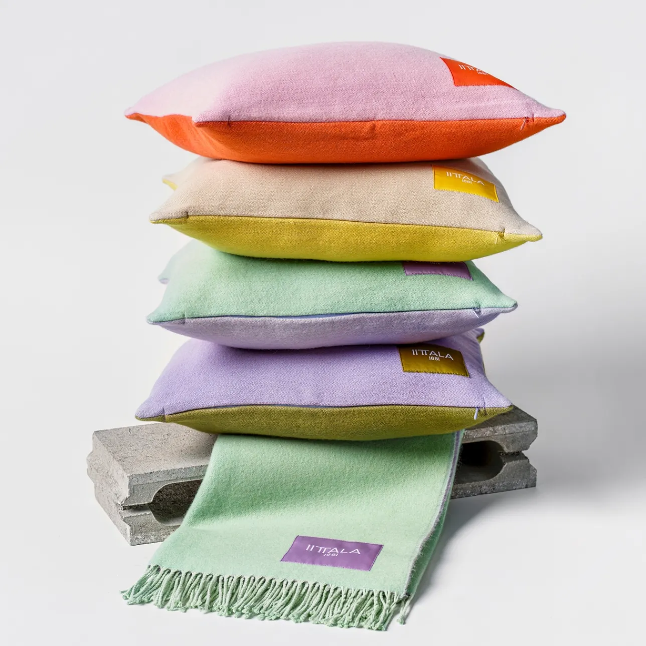 Hemtextilier*IITTALA Kuddfodral 48x48cm Lila-oliv