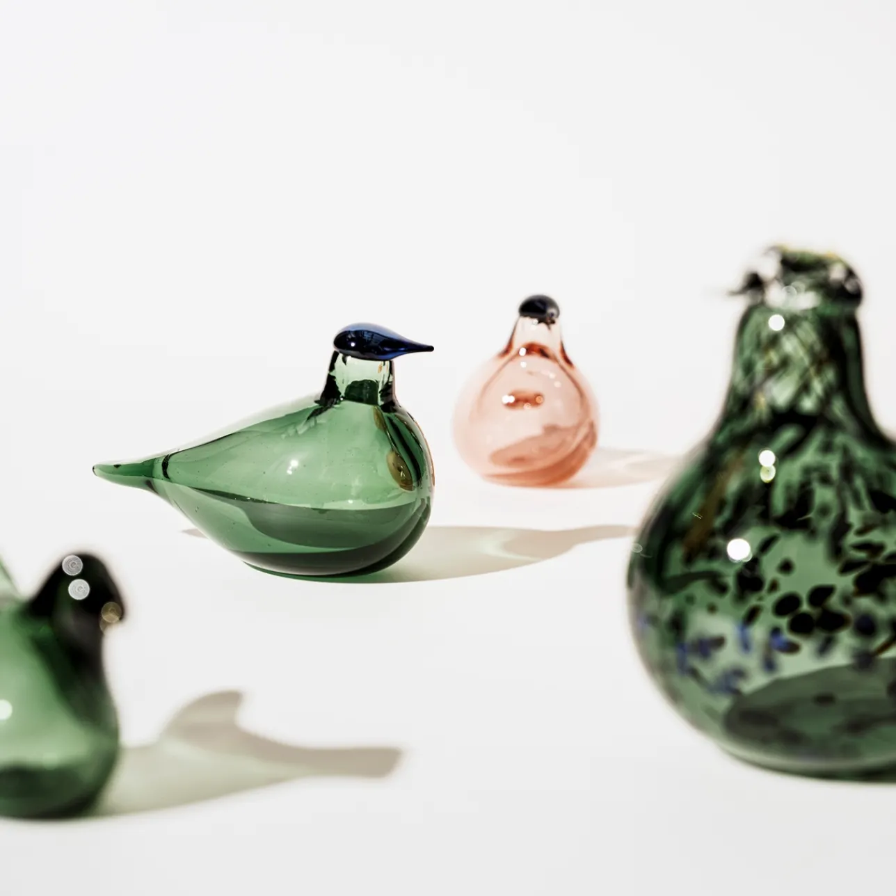 Birds By Toikka|Konstföremål*IITTALA Rörsångare 210x130mm tallgrön