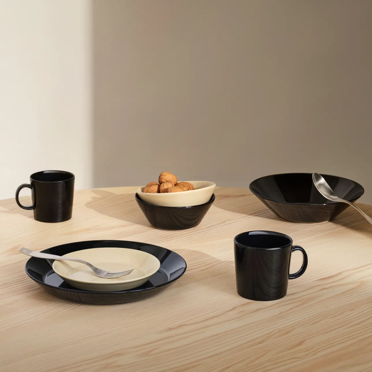 Tallrikar*IITTALA Tallrik djup 21cm Svart